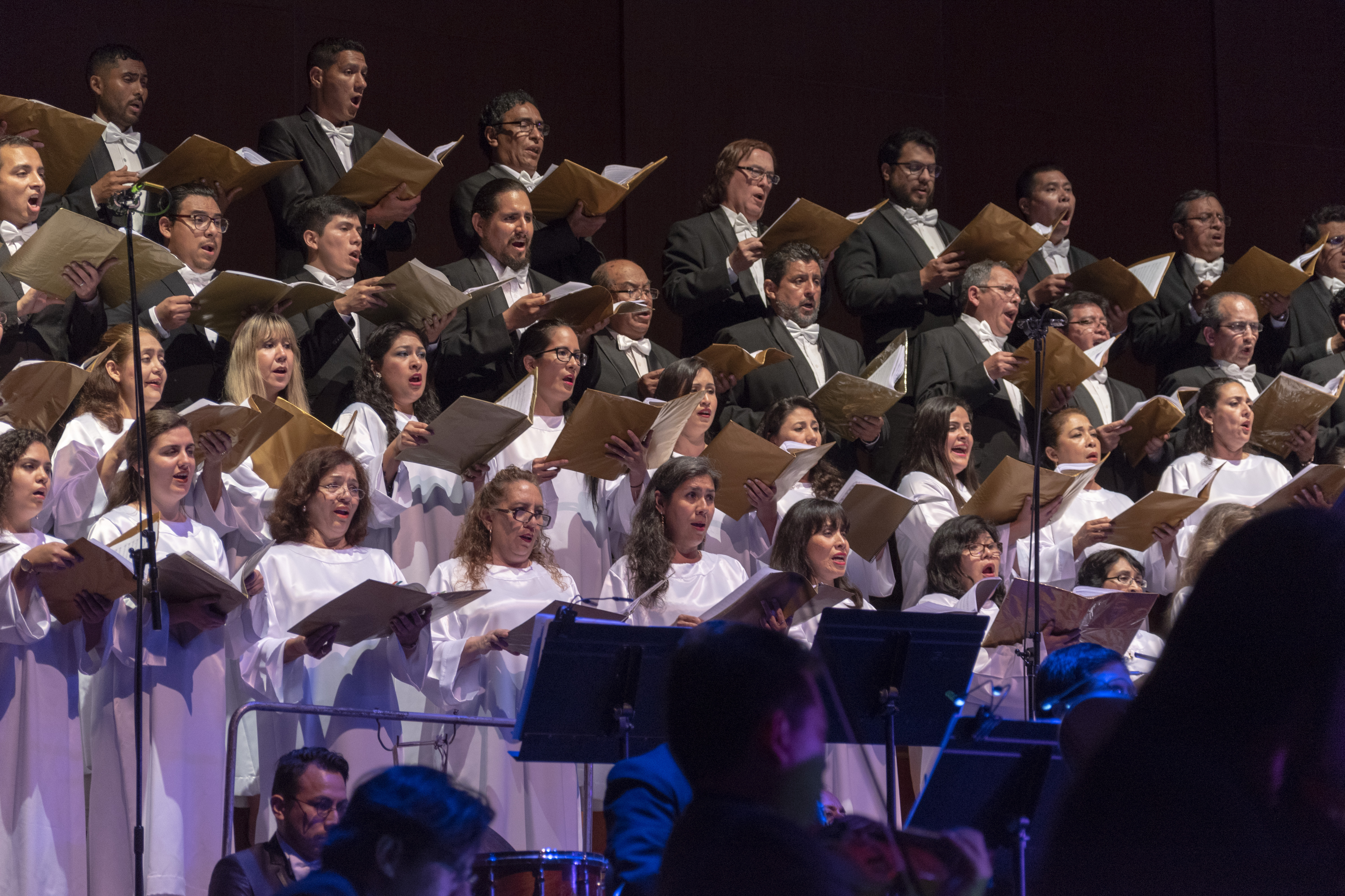 El Coro Nacional del Perú realiza en Ica su gira navideña con concierto gratuito